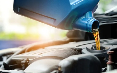 Mi a különbség a hagyományos, a félszintetikus és a teljesen szintetikus motorolaj között?