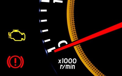 Világít a Check Engine lámpa: mit jelent, és meddig lehet így közlekedni?